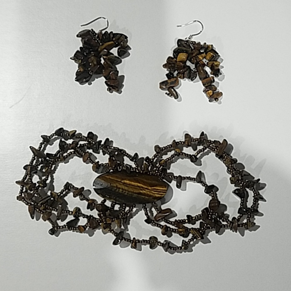 Earrings and bracelet set